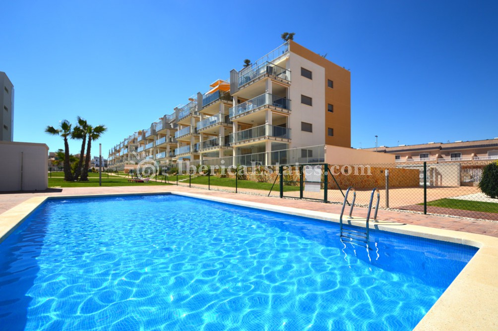Orihuela Costa, Costa Blanca: 2 bedroom Penthouse situated in the ...